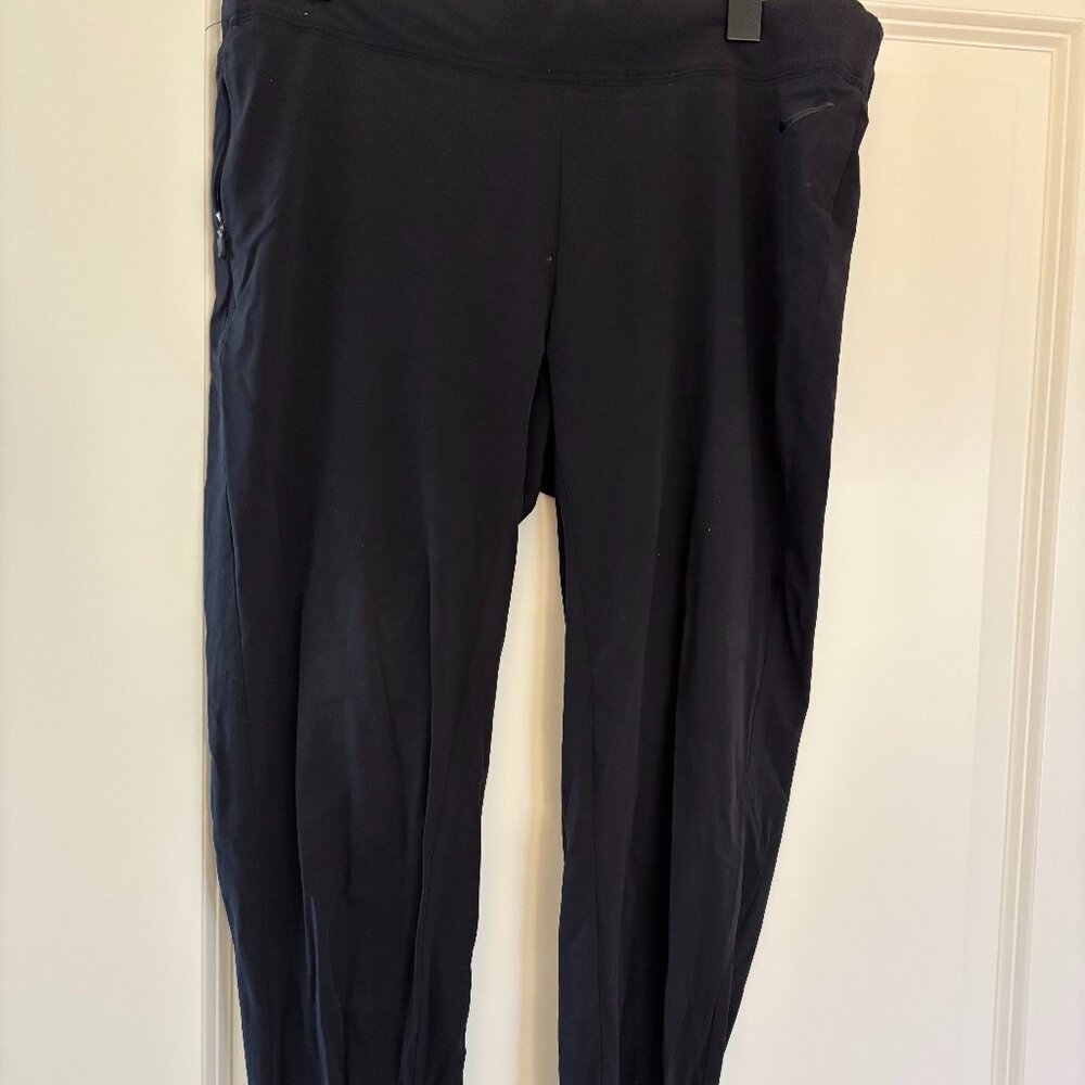 Nike Dri-fit Light Weight Joggers - small
